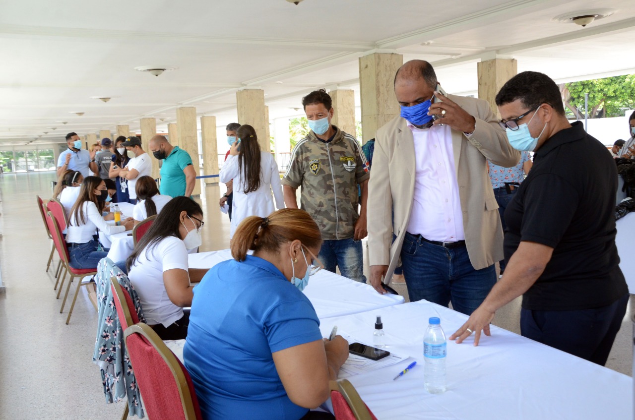 Ayuntamiento de Santiago y Ministerio Salud ejecutan jornada de vacunación  Covid-19 y pruebas PCR para público en general - Ayuntamiento del Municipio  de Santiago R.D.