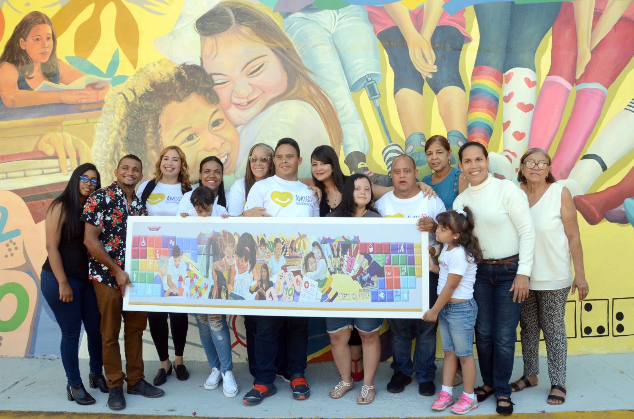 Lee más sobre el artículo Alcaldía Santiago devela gigantesco mural en reconocimiento a la Inclusión Social