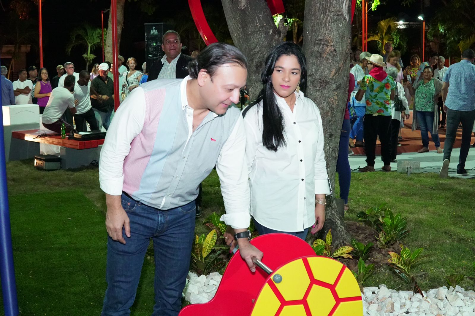 Lee más sobre el artículo Alcalde Abel Martínez hizo entrega de un bello e impresionante parque en el Reparto Oquet