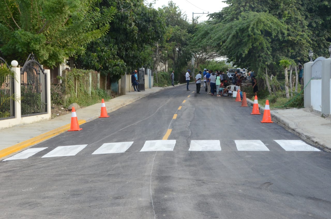 Lee más sobre el artículo Alcaldía Santiago entrega proyecto de asfaltado en El Papayo La Ceibita