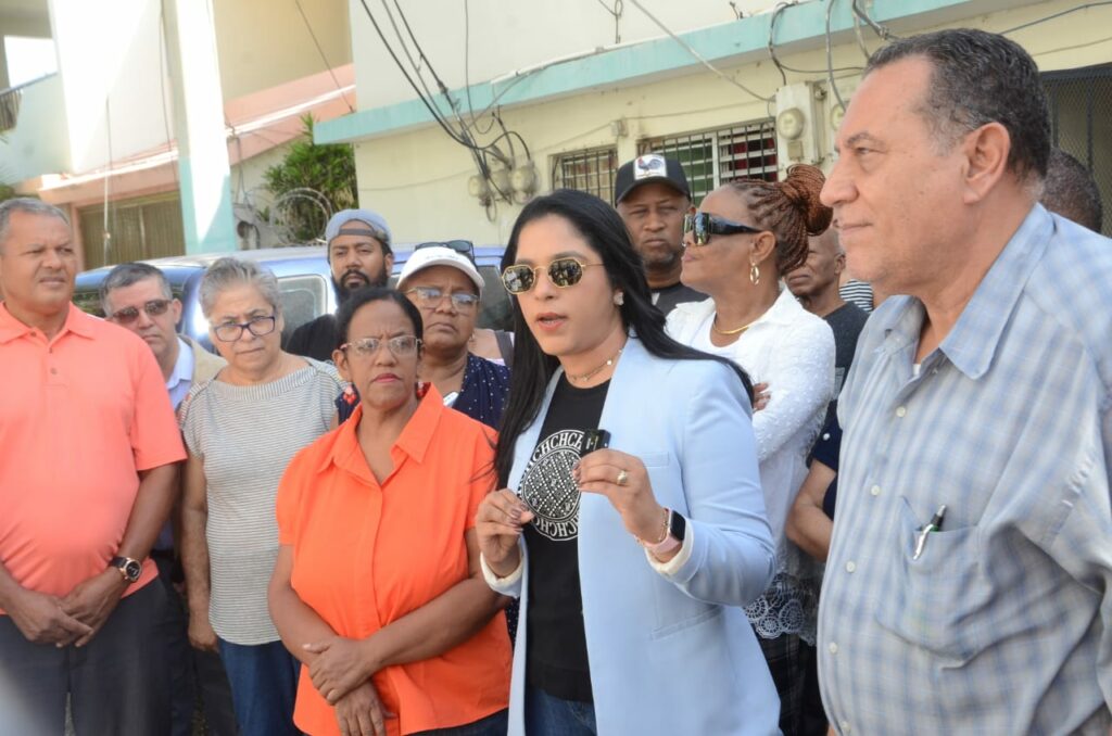 Leonela Massiel ofrece explicaciones sobre la casa club